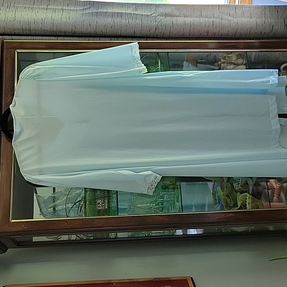 LORRAINE ROBE - Picture 5 of 7